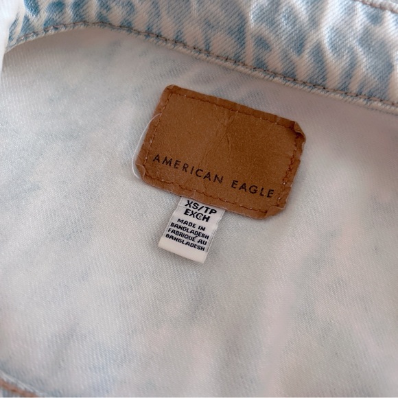 American Eagle Light Wash Denim Jacket XS | Cropped Fitted Jean Jacket - Picture 2 of 6